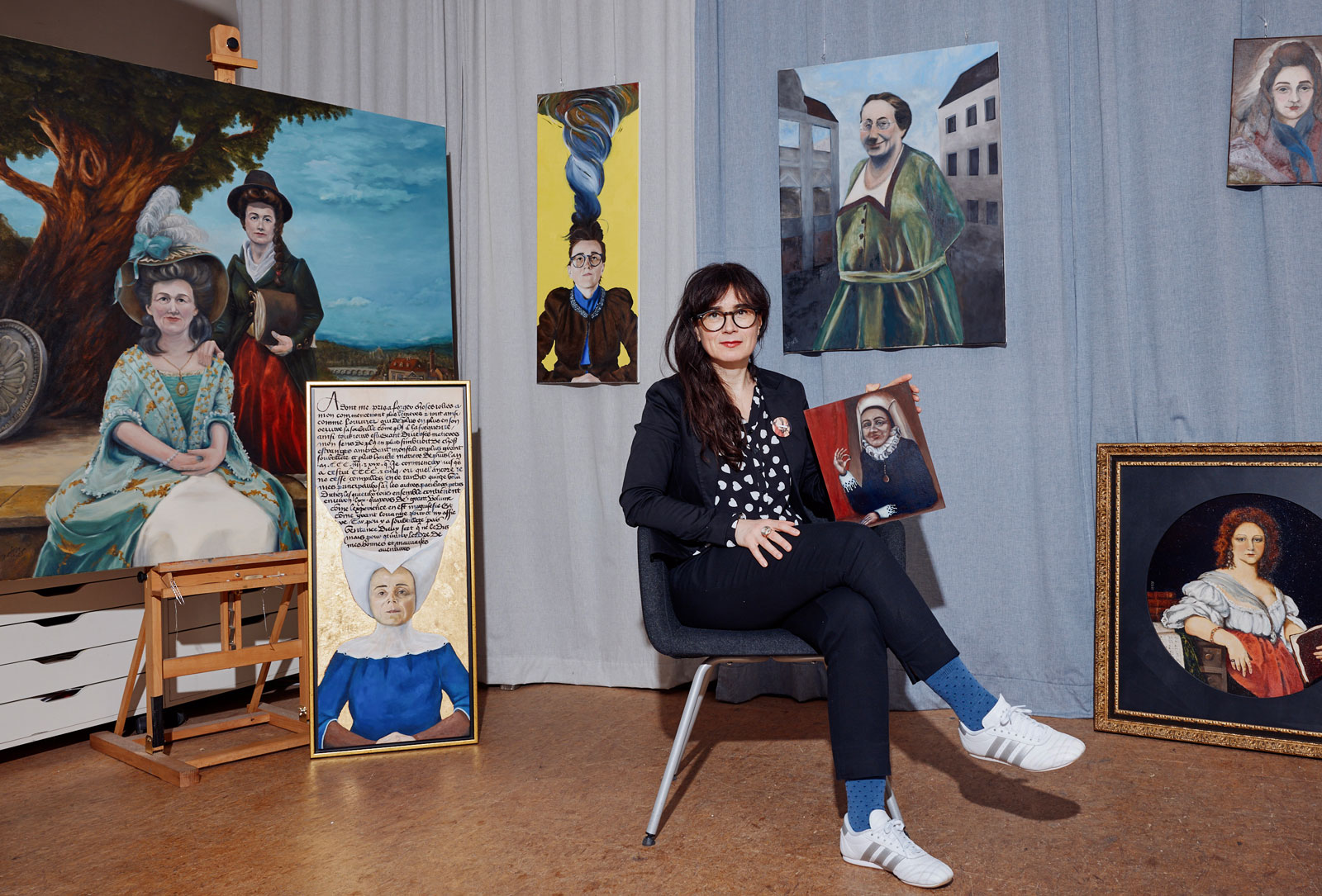Roxana Panetta Künstlerin, in ihrem Atelier in München, fotografiert von Bojan Ritan, 2025