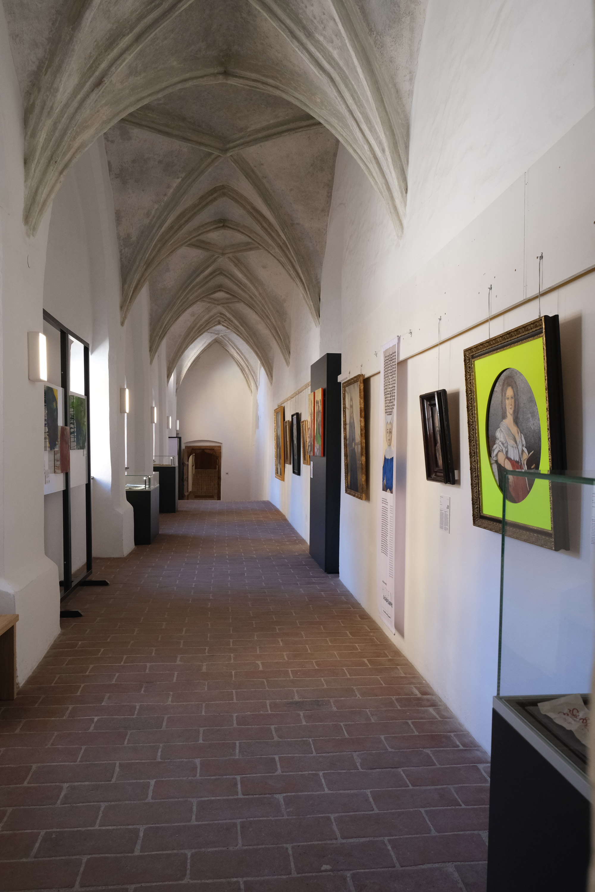 Blick in den Kapellengang von der anderen Seite